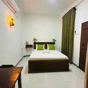 villa-jaya-near-airport.kandyhotelsnow.com/