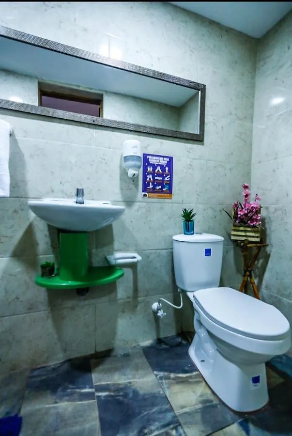 فندق The Garden Lleras 10 ميديلين 3*,